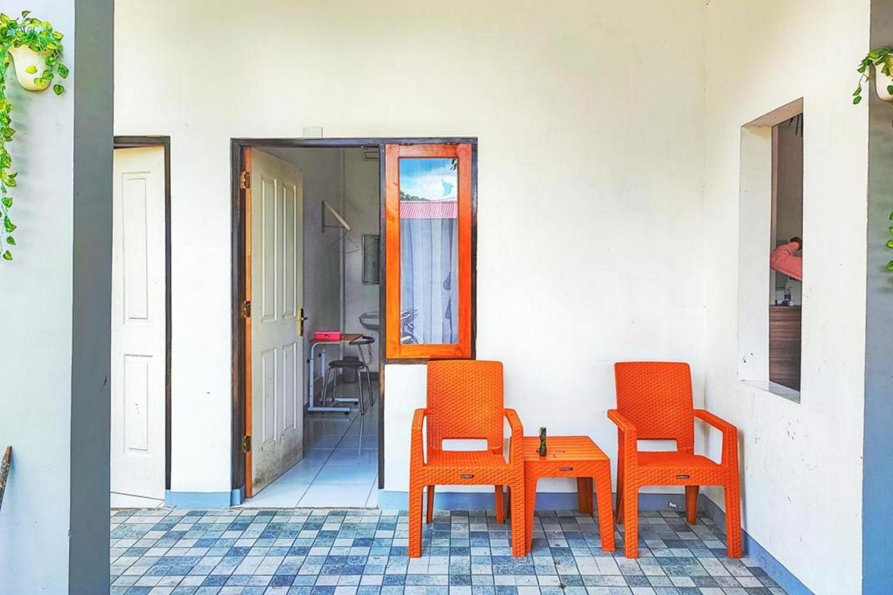 Shekinah Homestay & Cafe Waikabubak Mitra Reddoorz Dış mekan fotoğraf